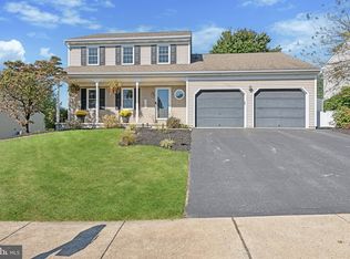 11 Carriage Ln, Ephrata, PA 17522