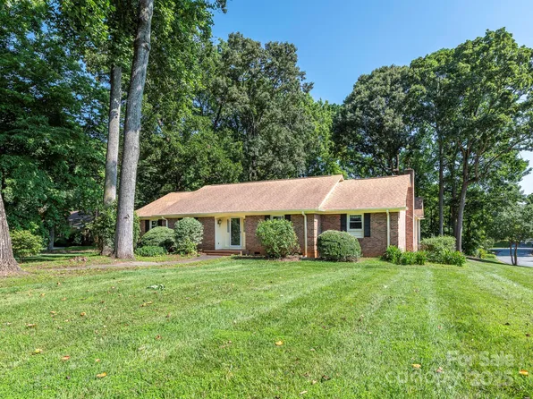 2222 Hearthstone Dr, Gastonia, NC 28056