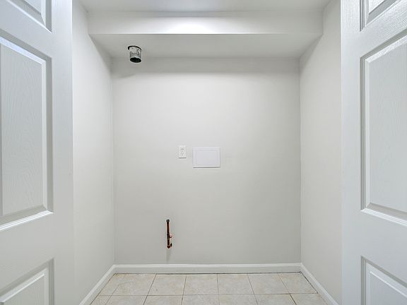 4th image of 22-24 Avon Ave APT 1