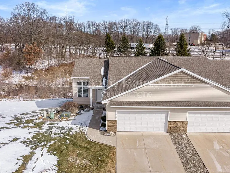 1368 S Village Cir — Photo 23