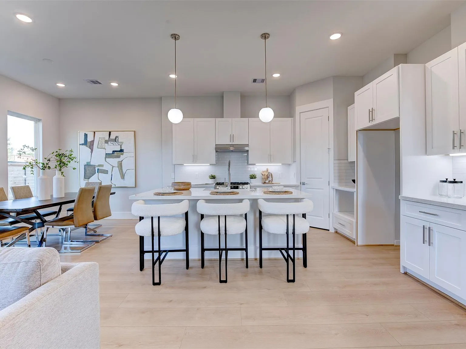 3 bed, 2.5 bath, 2035 sqft, $3,450 — Photo 1