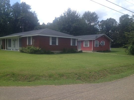 2nd image of 101 Elaine St