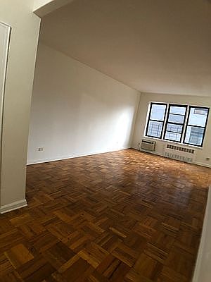 4th image of 315 Ocean Pkwy #2X
