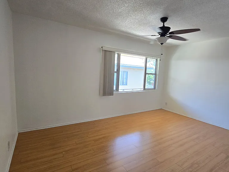 2420 Butler Ave #6 — Photo 7