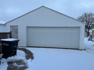 814 W 10th Ave, Oshkosh, WI 54902