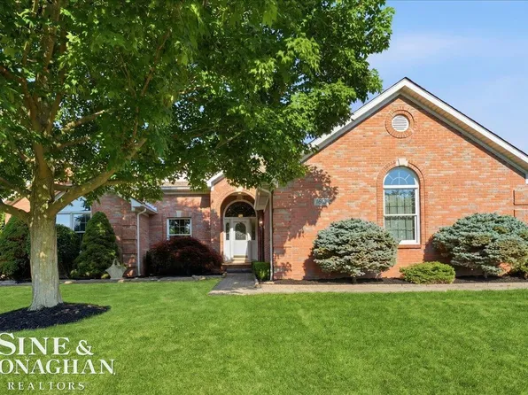 1001 S River Pointe Ln, Saint Clair, MI 48079