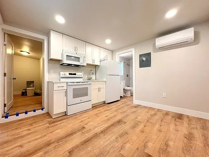 120 Berry St — Photo 3