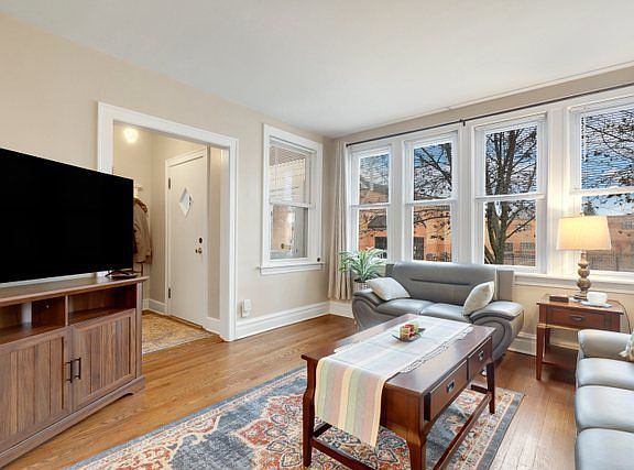 4th image of 921 Ferdinand Ave