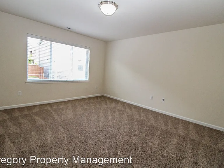 19523 33rd Dr SE — Photo 26