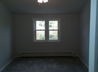 36 Horseshoe Dr, Oak Ridge, NJ 07438