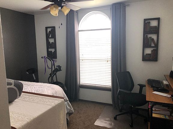 4th image of 909 E Emma Ln