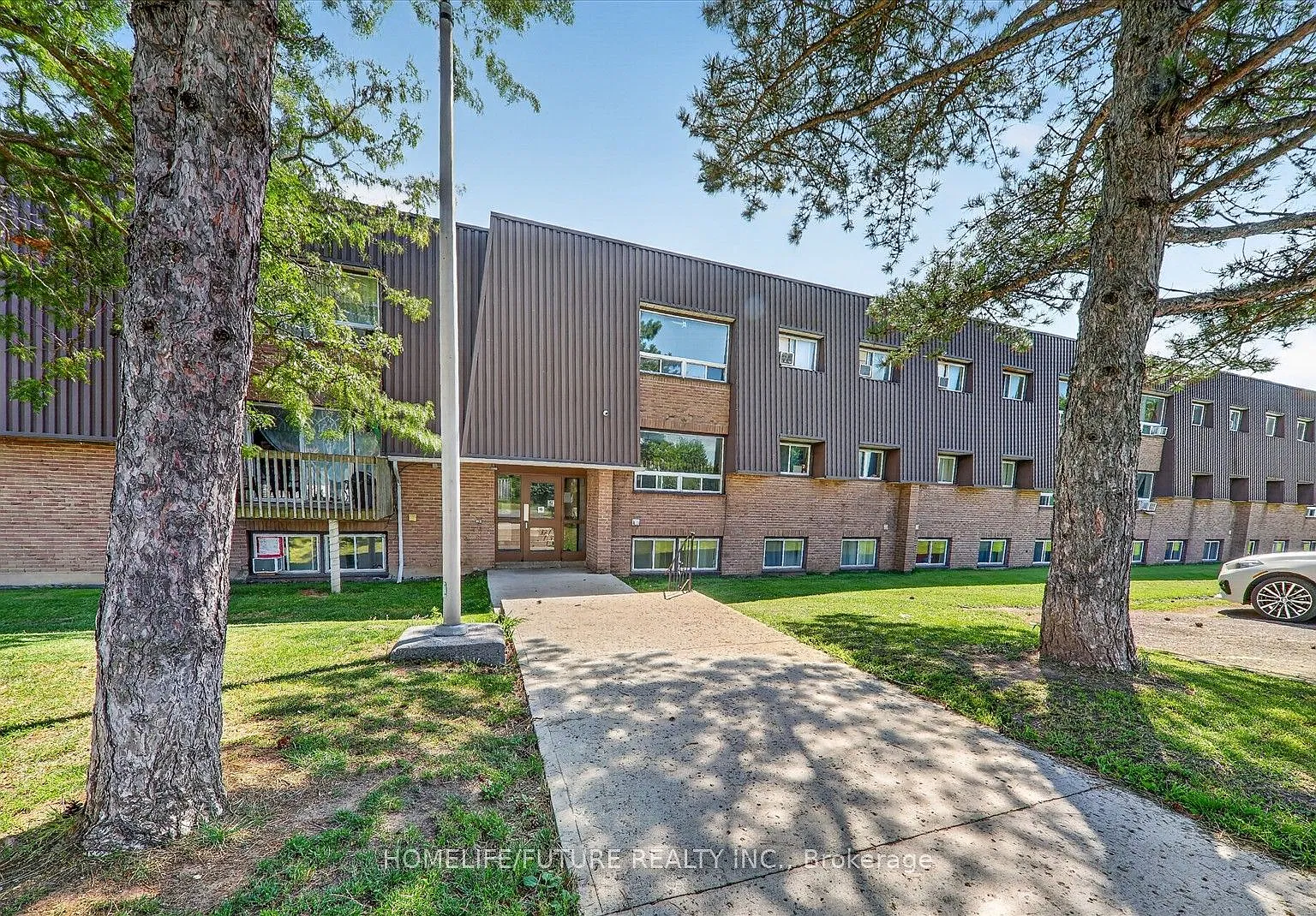 2 bed, $1,300 — Photo 3