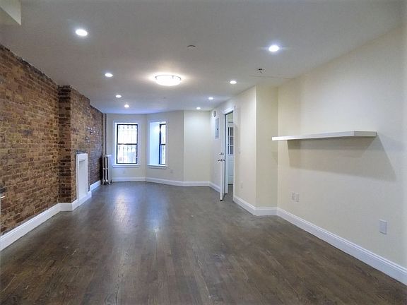 4th image of 313 Van Buren St #G1