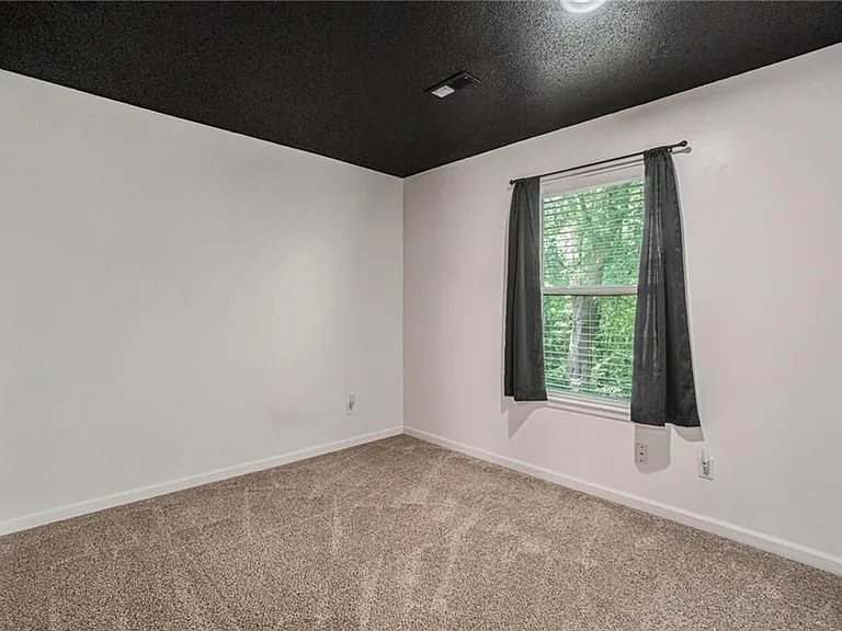 1853 Chickadee Dr — Photo 13