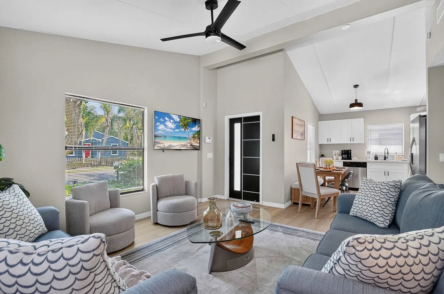 3 bed, 2.0 bath, 1280 sqft, $3,595 — Photo 3