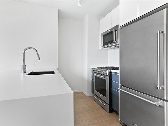 3rd image of 415 Red Hook Ln APT 9G