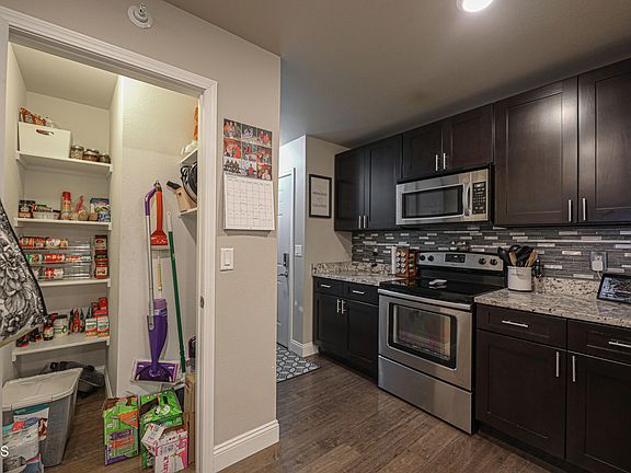 5th image of 829 Canada Ave Unit 10
