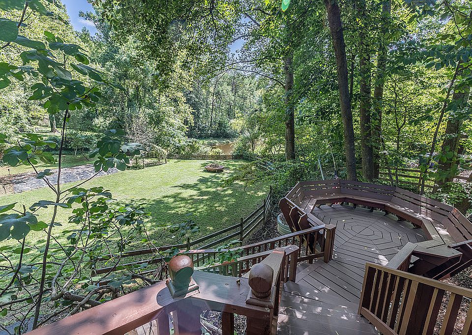 1st image of 742 Lynn Dee Dr