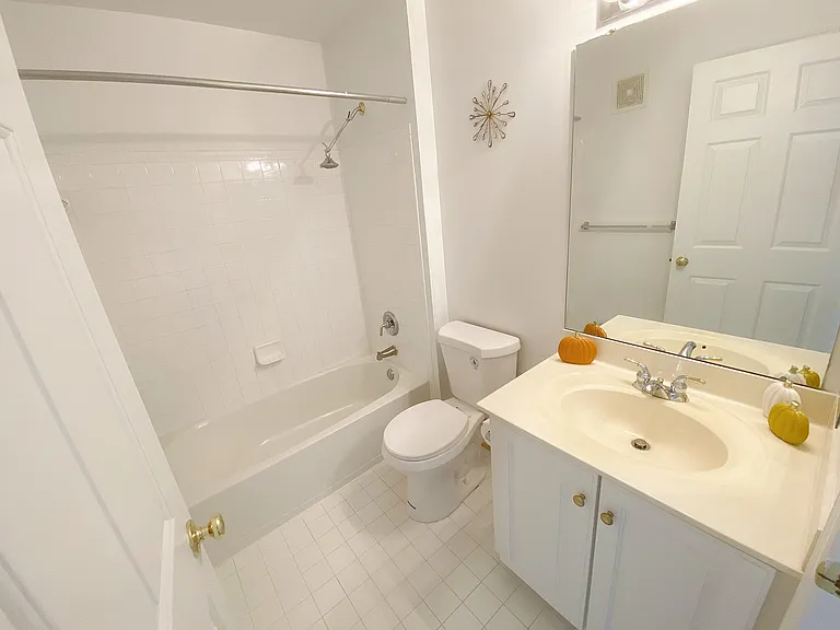 710 Market St E — Photo 32