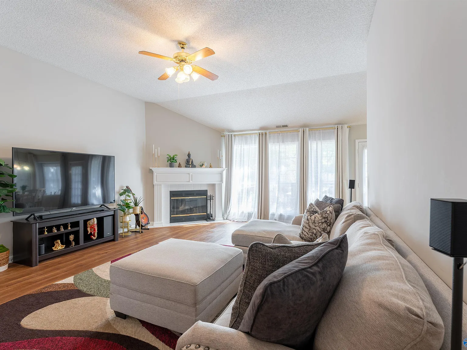 3 bed, 2.5 bath, 2254 sqft, $2,100 — Photo 3