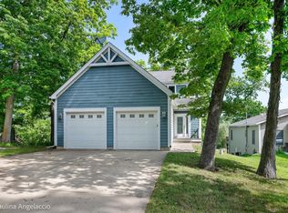 132 Longwood Dr, Ingleside, IL 60041