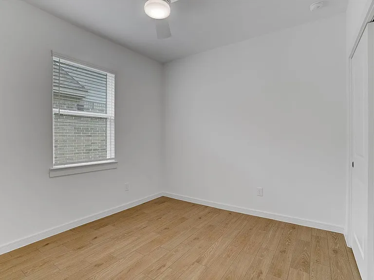 8438 Bay Ridge Cir — Photo 35