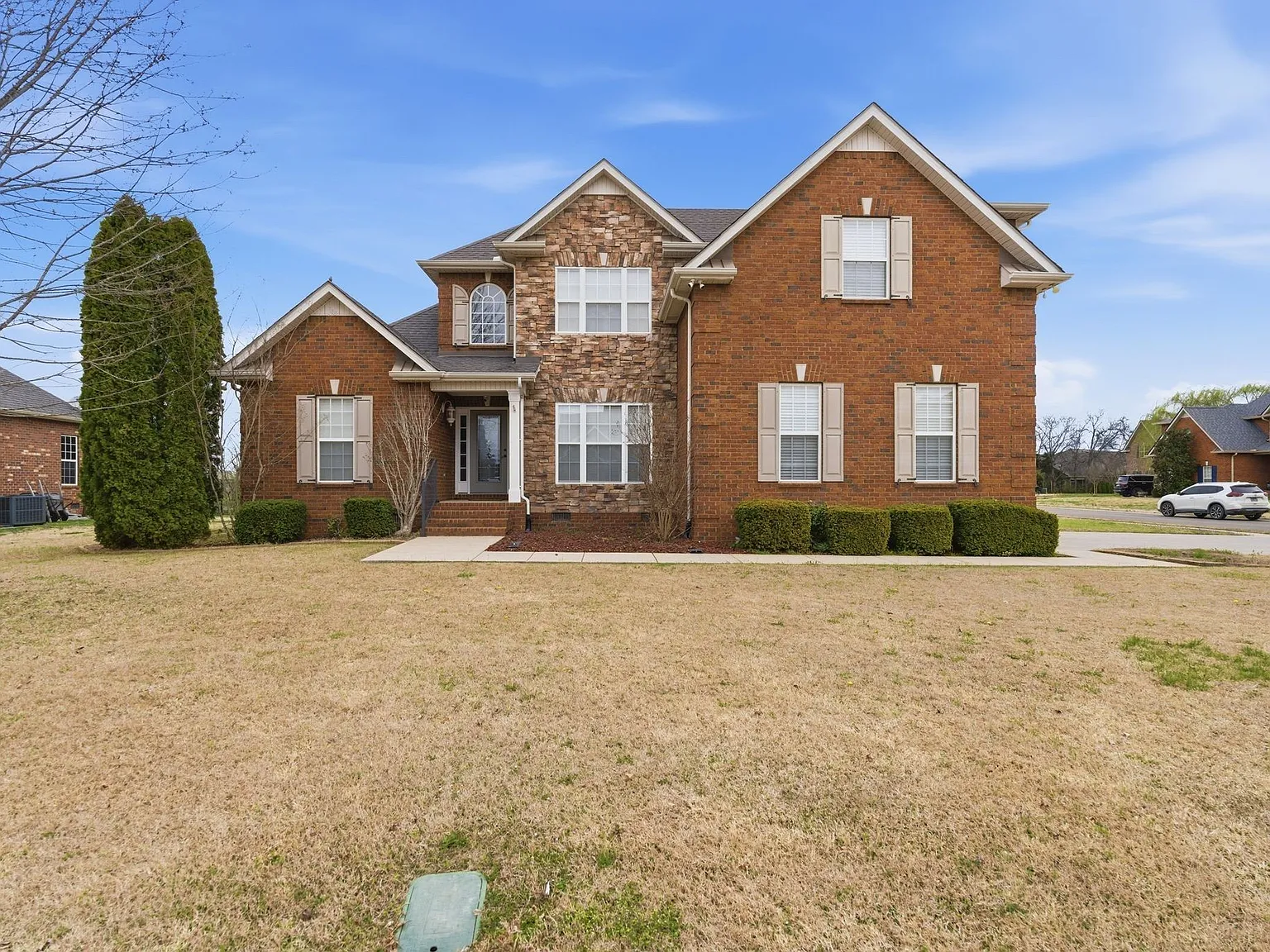 4 bed, 2.5 bath, 2414 sqft, $2,600 — Photo 1