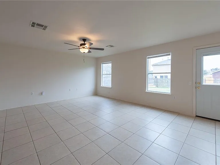 7409 Elk Pass Dr — Photo 7