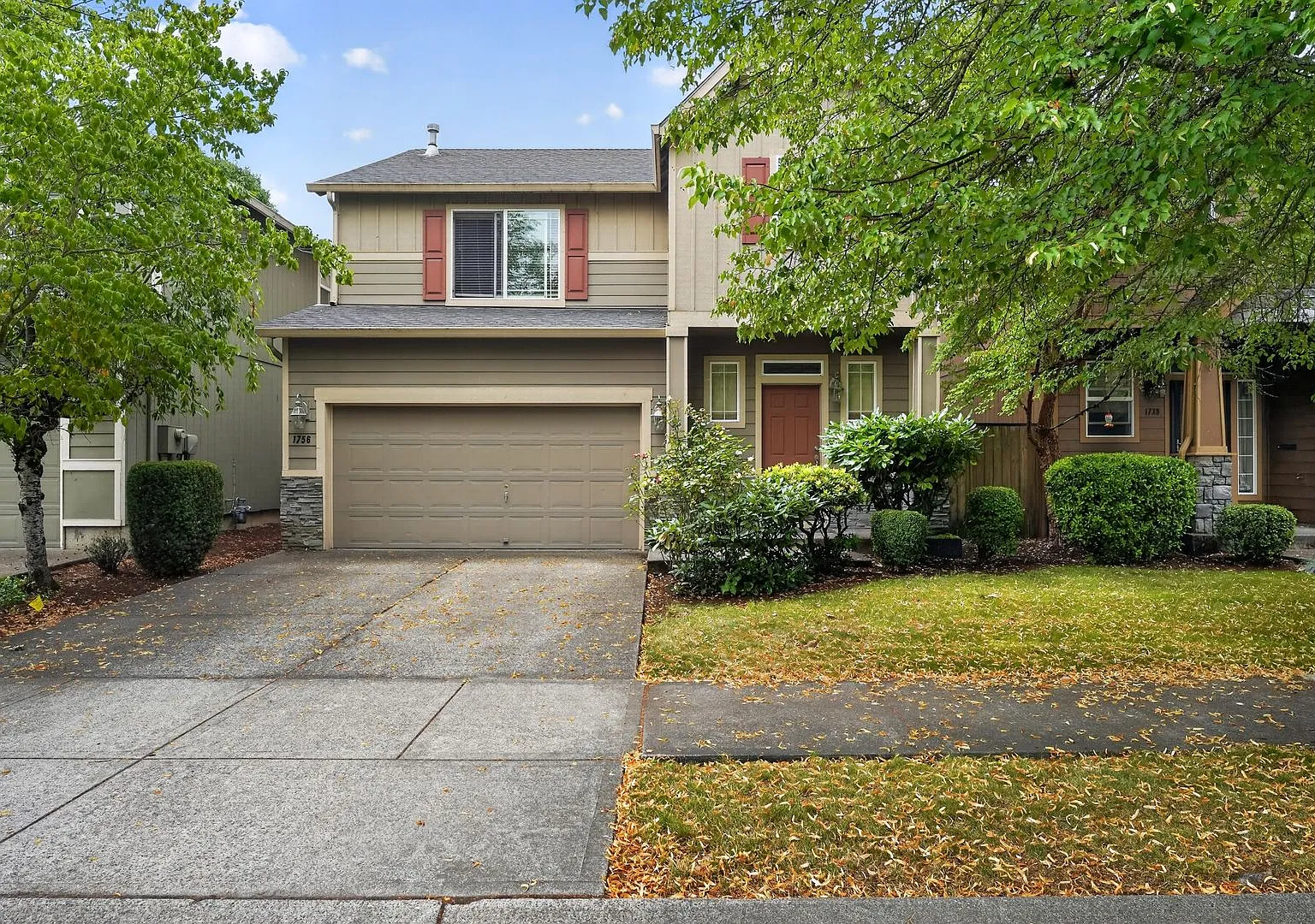 $500 off 1st month's rent with lease signed by 9/15. — Photo 2