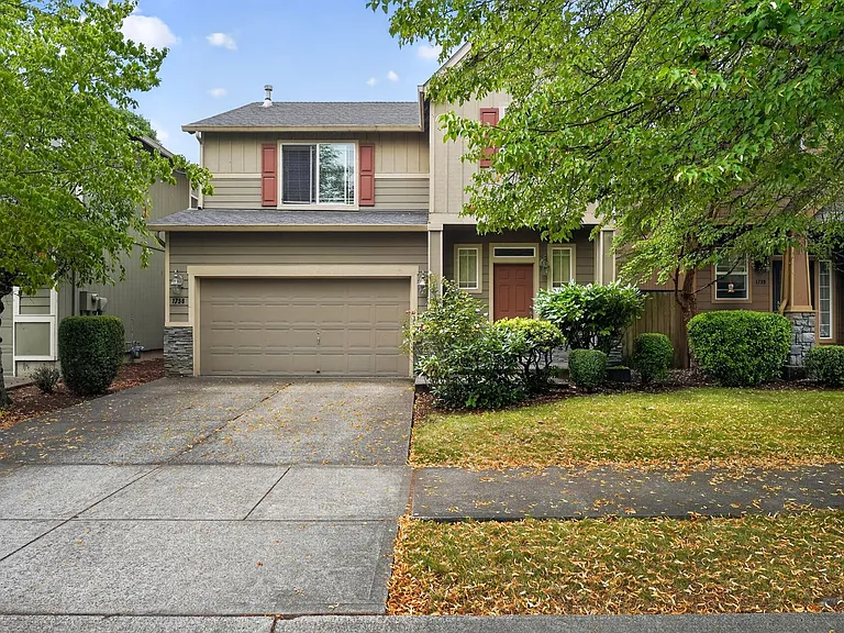 1756 SE Gerhard Dr — Photo 2