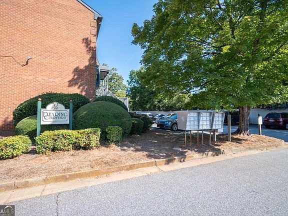 2nd image of 550 Dearing St #9