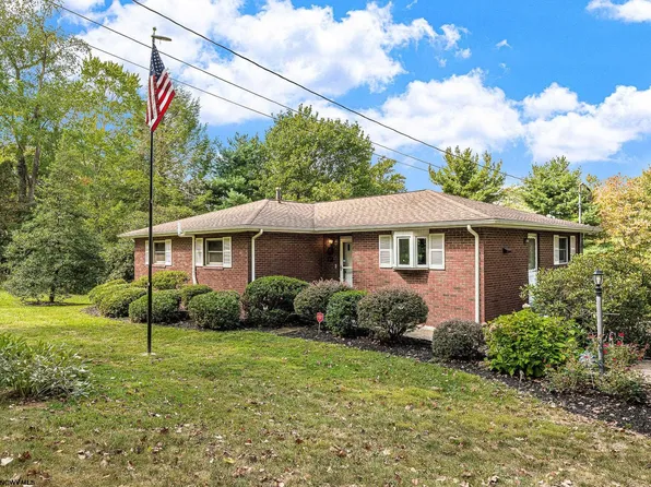 60 Imperial Woods Dr, Morgantown, WV 26508