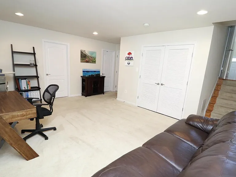 20933 Houseman Ter — Photo 30