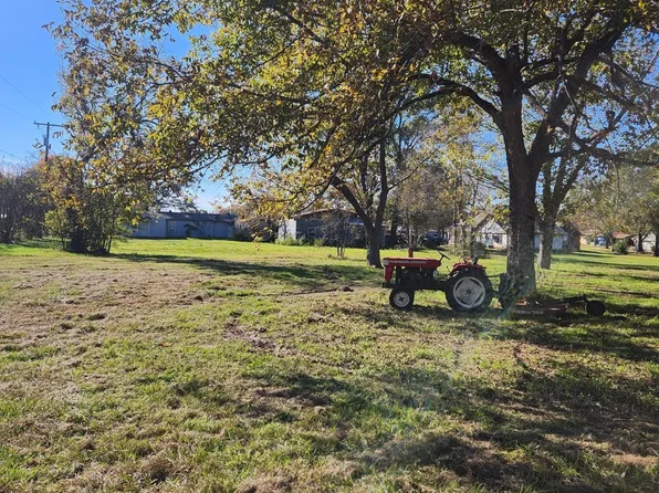 6419 Locust St, Murchison, TX 75778