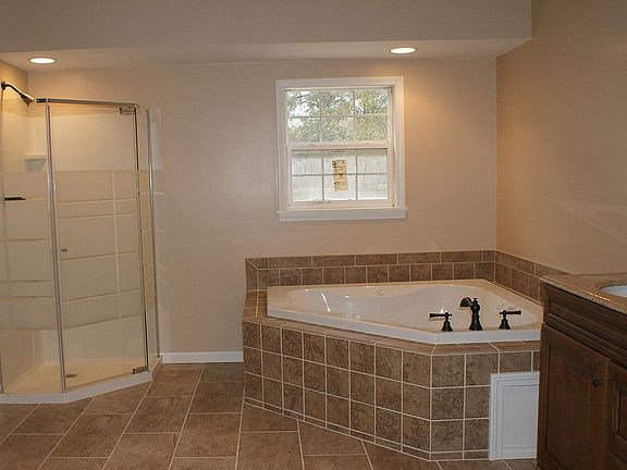 4th image of 293 Tara Dr
