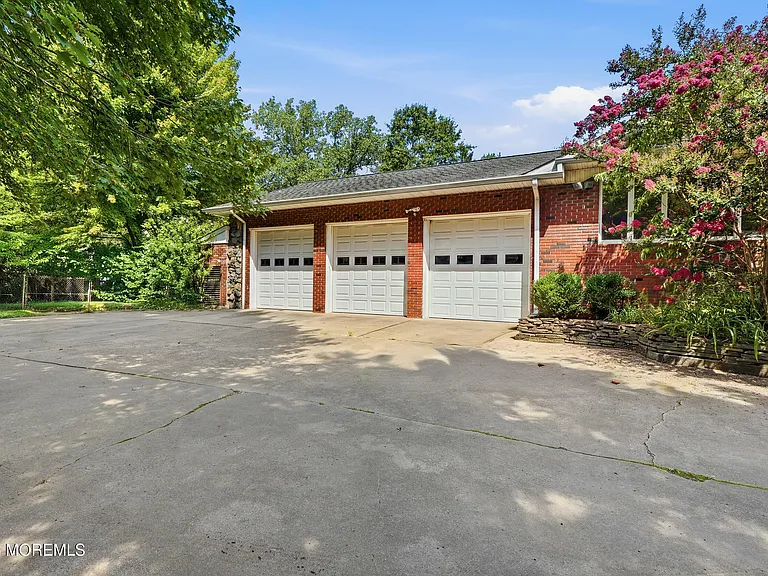 470 Monmouth Pl — Photo 3