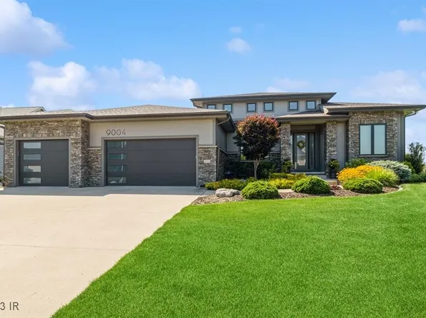 9004 NW 72nd Pl, Johnston, IA 50131