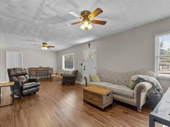 620 E New England Ave, Pinebluff, NC 28373