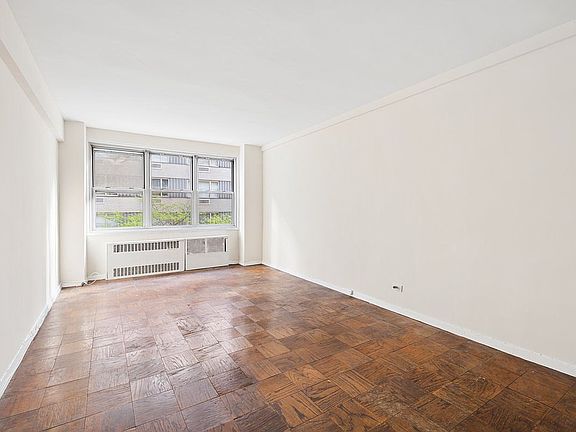 3rd image of 141 E 55th St APT 4F