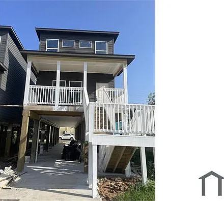 4 bed, 2002 sqft, $2,900 — Photo 1