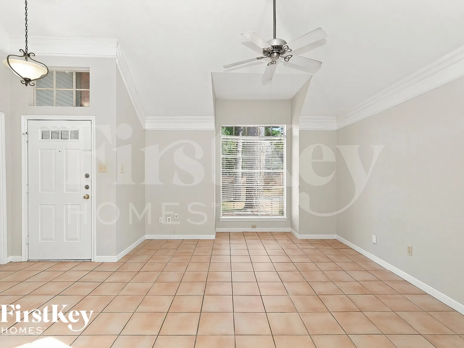 3 bed, 2.5 bath, 2719 sqft, $2,195 — Photo 2