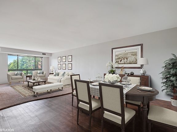3rd image of 600 Naples Ct APT 303