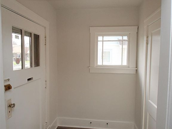 4th image of 1923 W Callender Ave