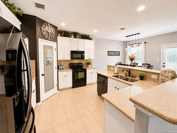 4th image of 621 MAGDALENA LN
