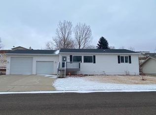 1320 Golden Valley Ln, Minot, ND 58703
