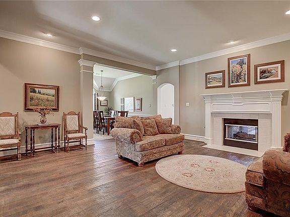 4th image of 2509 Naperton Dr