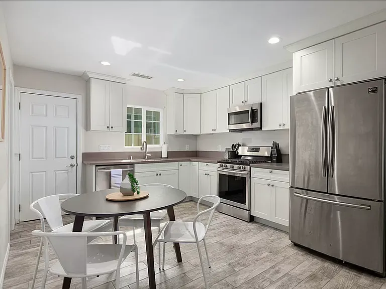 1207 Florence St — Photo 4
