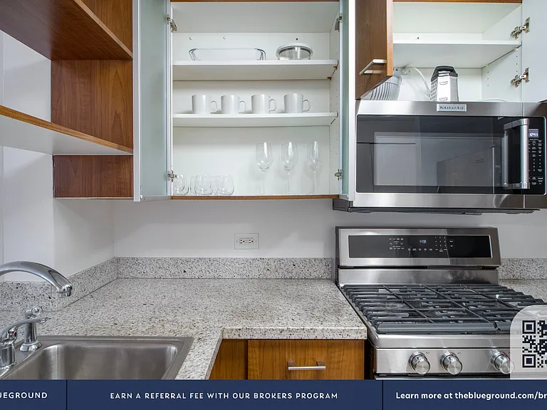 130 W 15th St #6G — Photo 9