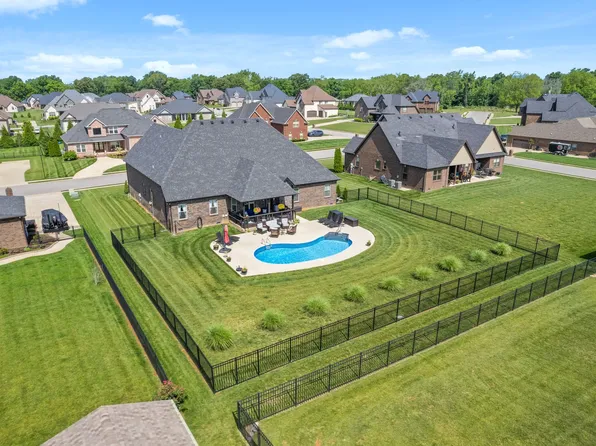 2984 Hartley Dr, Clarksville, TN 37043