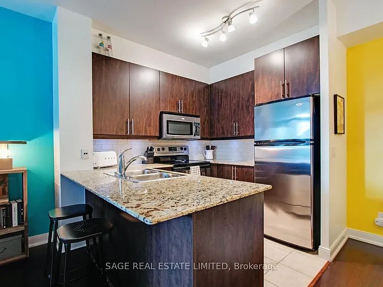 88 Broadway Ave #202 — Photo 9